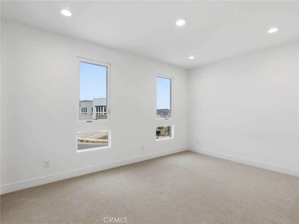 Image 34 of property listing at 27643 Juniper Lane, Valencia, CA 91381