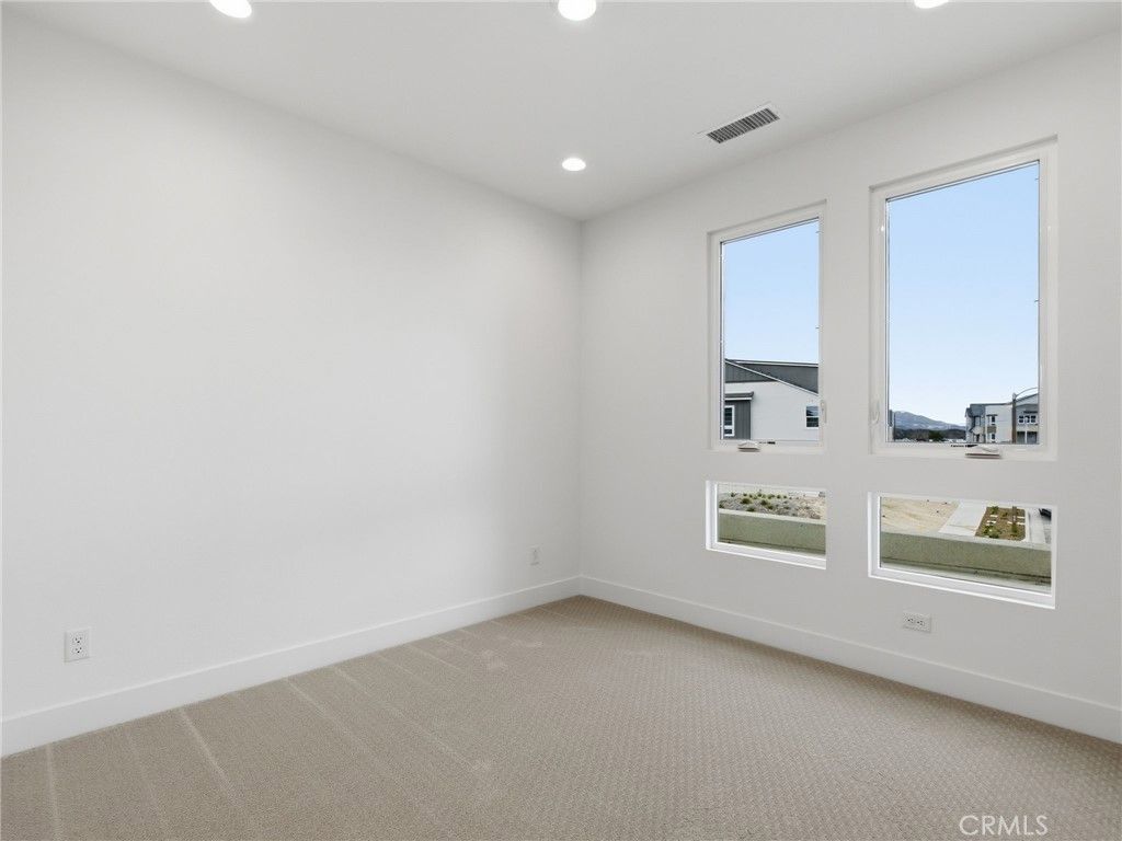 Image 36 of property listing at 27643 Juniper Lane, Valencia, CA 91381