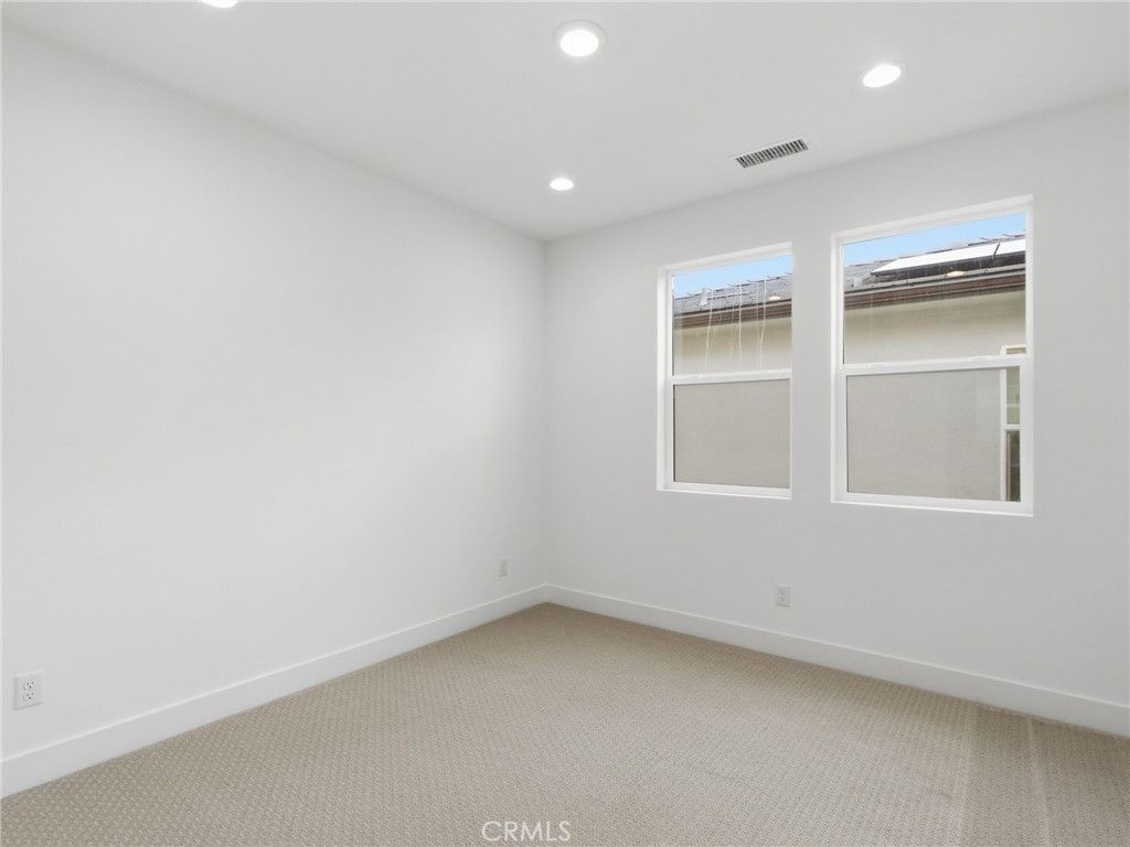 Image 37 of property listing at 27643 Juniper Lane, Valencia, CA 91381