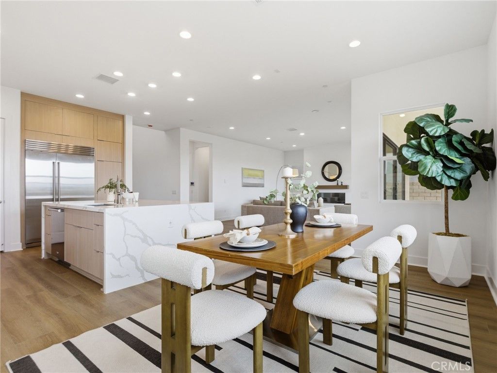 Image 7 of property listing at 27643 Juniper Lane, Valencia, CA 91381