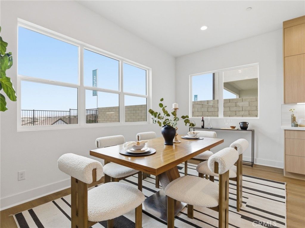 Image 8 of property listing at 27643 Juniper Lane, Valencia, CA 91381