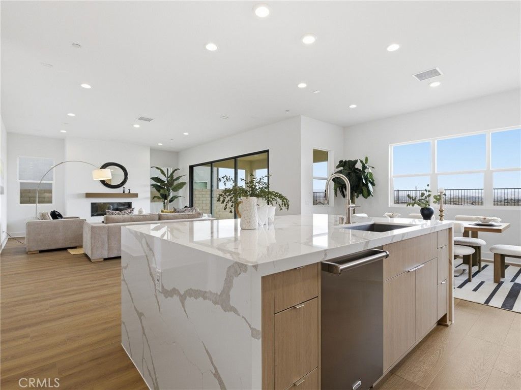Image 9 of property listing at 27643 Juniper Lane, Valencia, CA 91381