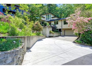 1866 MERRITT St S, Salem, OR 97302