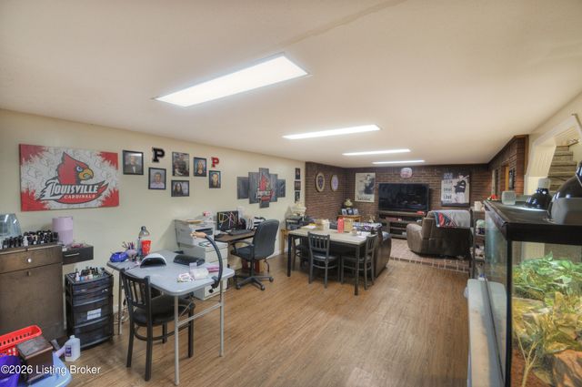 6303 Venango Dr, Louisville, KY 40258