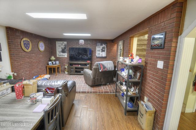 6303 Venango Dr, Louisville, KY 40258