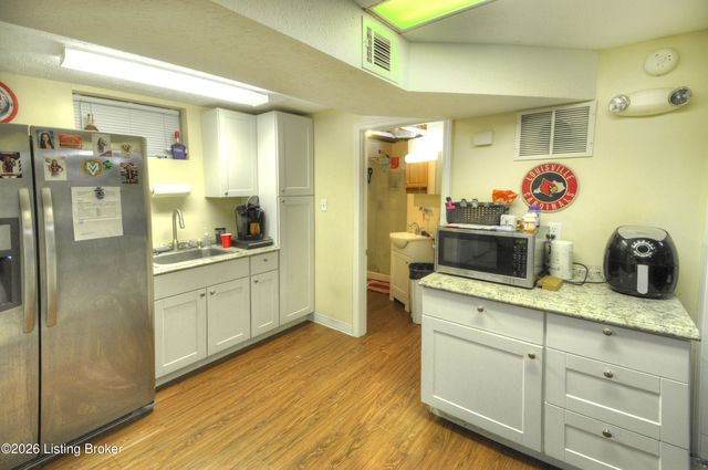 6303 Venango Dr, Louisville, KY 40258