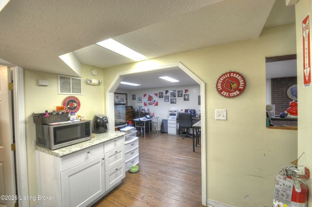 6303 Venango Dr, Louisville, KY 40258