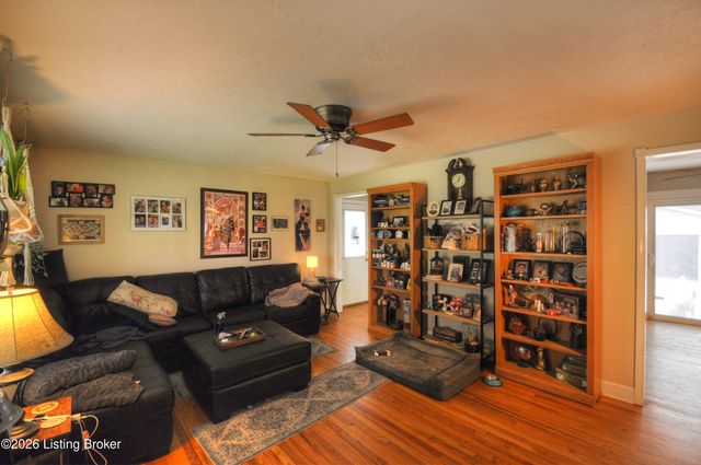 6303 Venango Dr, Louisville, KY 40258