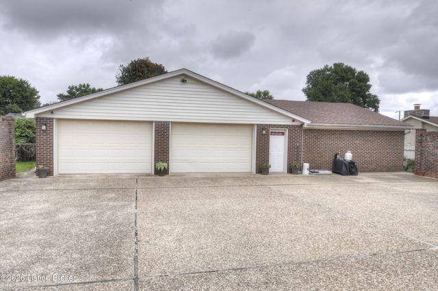 6303 Venango Dr, Louisville, KY 40258