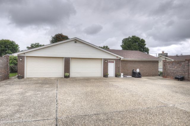 6303 Venango Dr, Louisville, KY 40258