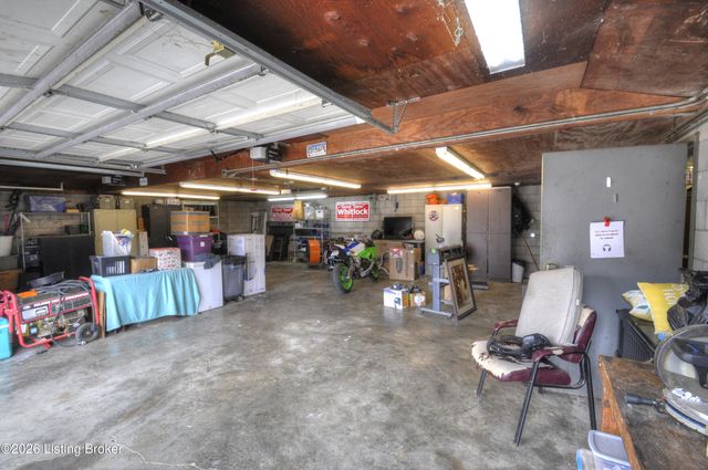 6303 Venango Dr, Louisville, KY 40258
