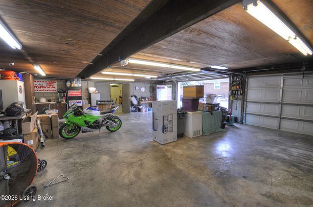 6303 Venango Dr, Louisville, KY 40258