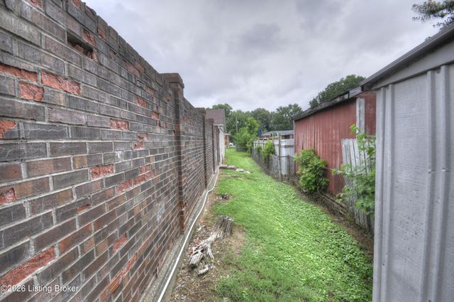 6303 Venango Dr, Louisville, KY 40258