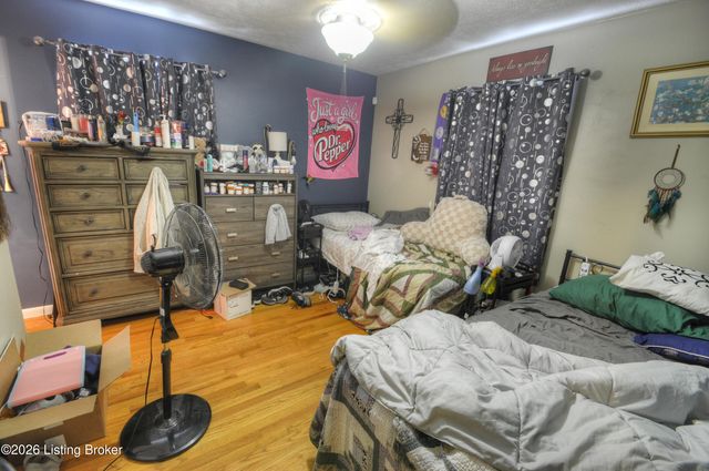 6303 Venango Dr, Louisville, KY 40258