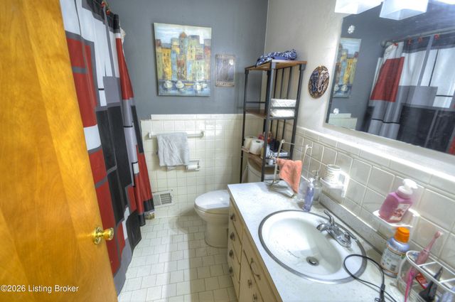 6303 Venango Dr, Louisville, KY 40258