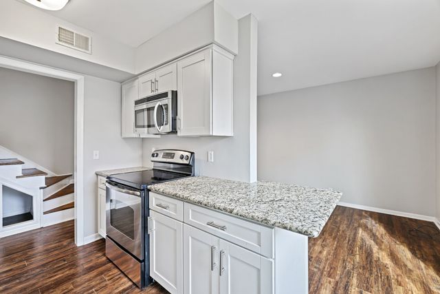 1900 Richard Jones Rd Apt V10, Nashville, TN 37215