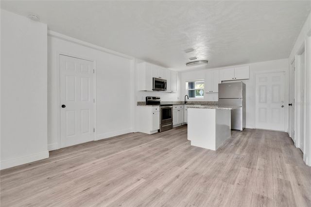 1409 COLLEGE PARK LANE, Tampa, FL 33612