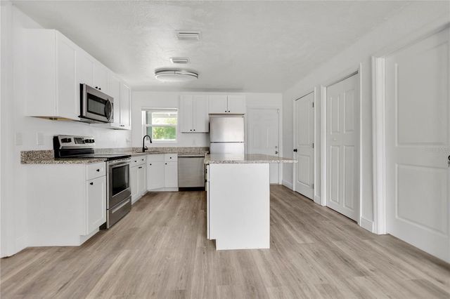 1409 COLLEGE PARK LANE, Tampa, FL 33612