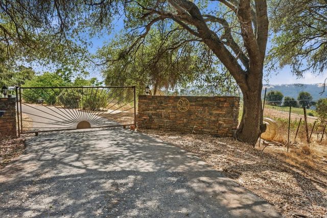 8857 Miwok Trl, Mokelumne Hill, CA 95245