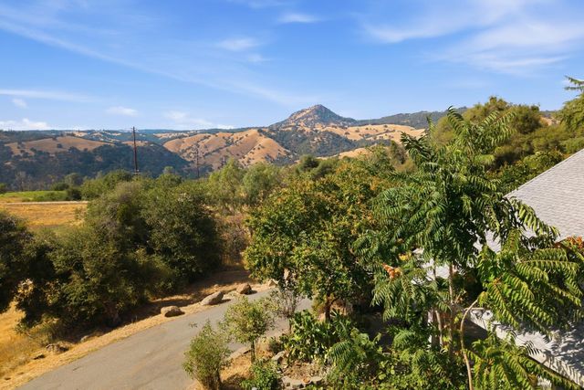 8857 Miwok Trl, Mokelumne Hill, CA 95245