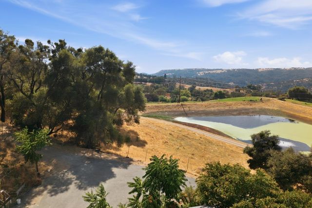 8857 Miwok Trl, Mokelumne Hill, CA 95245