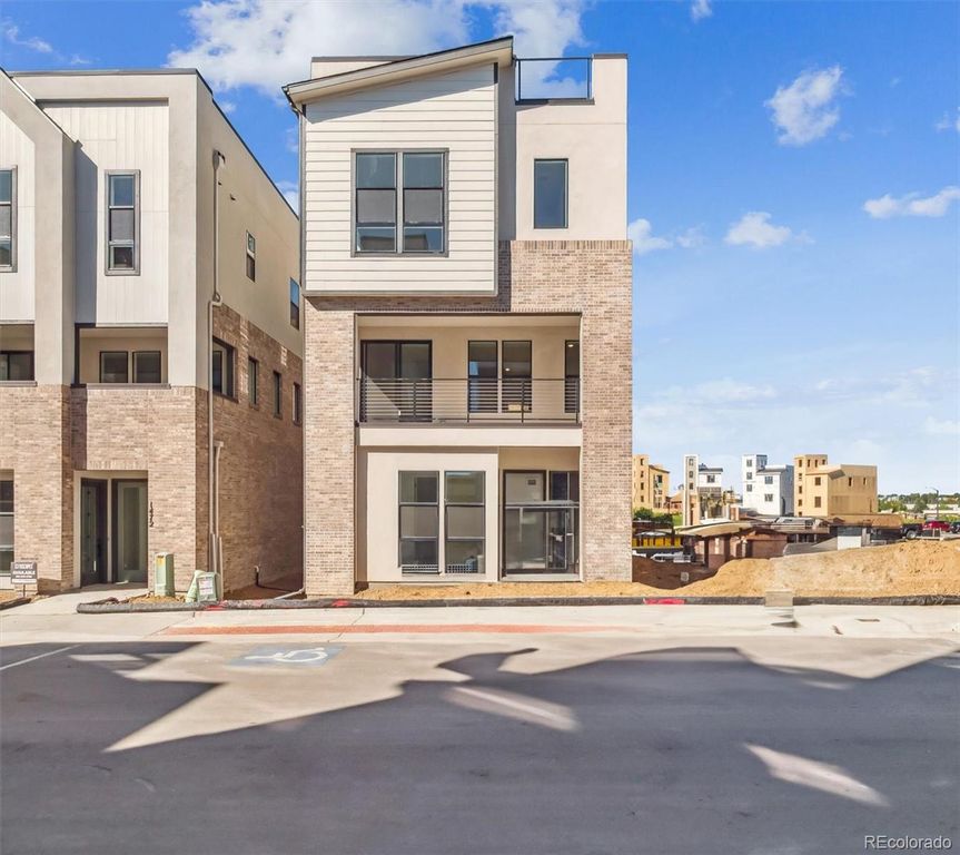 11466 E Briarwood Circle, Centennial, CO 80112