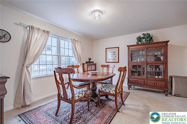 15 Holly Court, Easton, PA 18040