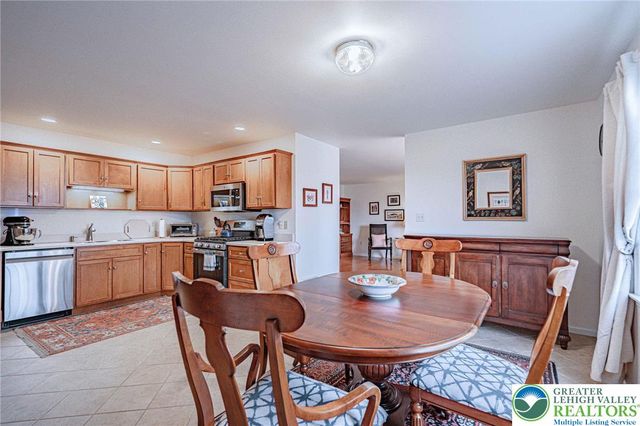 15 Holly Court, Easton, PA 18040