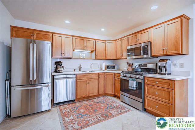 15 Holly Court, Easton, PA 18040