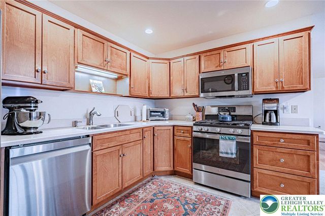 15 Holly Court, Easton, PA 18040