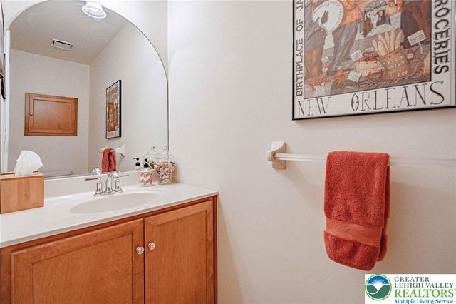 15 Holly Court, Easton, PA 18040