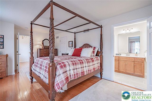 15 Holly Court, Easton, PA 18040