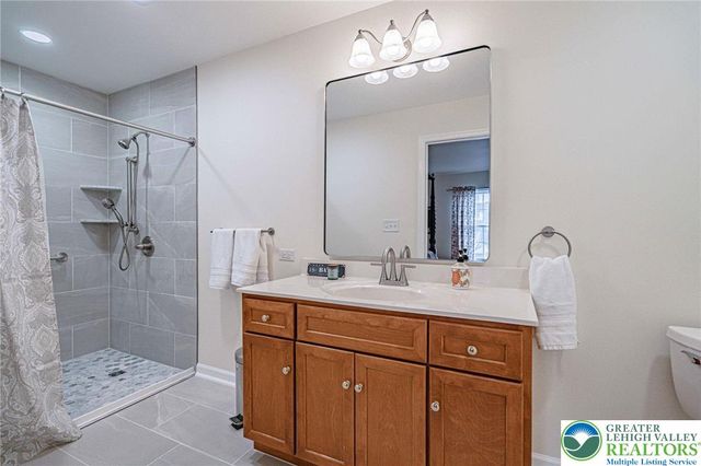 15 Holly Court, Easton, PA 18040