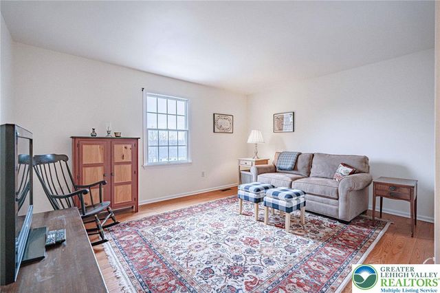 15 Holly Court, Easton, PA 18040