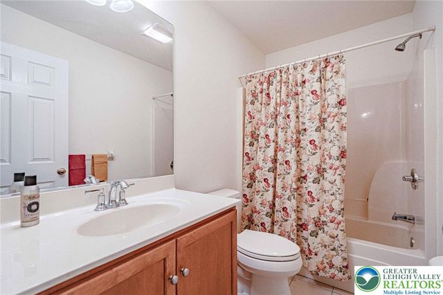 15 Holly Court, Easton, PA 18040