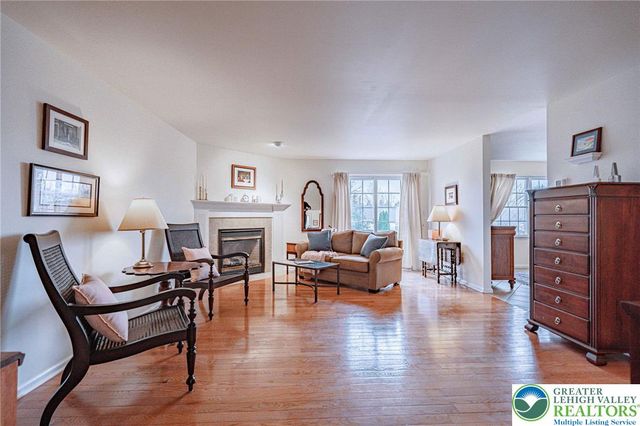 15 Holly Court, Easton, PA 18040