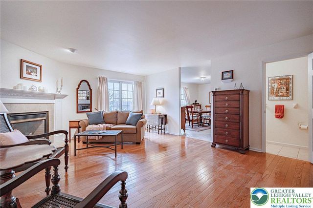 15 Holly Court, Easton, PA 18040