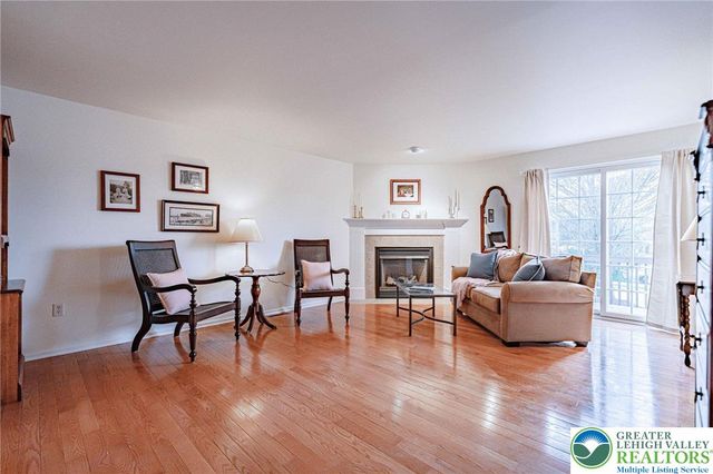 15 Holly Court, Easton, PA 18040