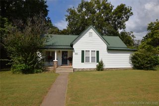 221 W Poplar Street, Stilwell, OK 74960