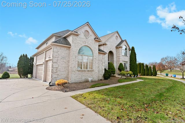 2955 Ivy Hill Drive, Commerce Charter Township, MI 48382