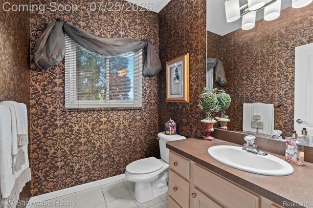 2955 Ivy Hill Drive, Commerce Charter Township, MI 48382