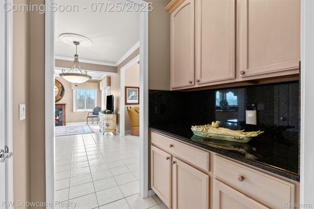 2955 Ivy Hill Drive, Commerce Charter Township, MI 48382