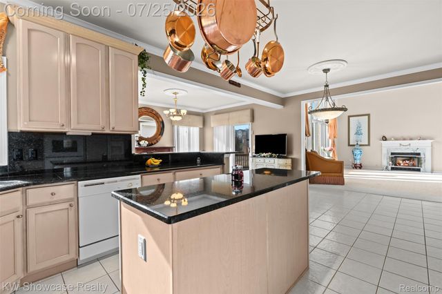 2955 Ivy Hill Drive, Commerce Charter Township, MI 48382
