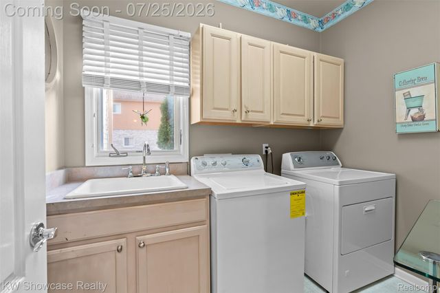 2955 Ivy Hill Drive, Commerce Charter Township, MI 48382