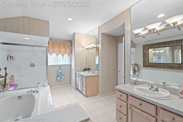2955 Ivy Hill Drive, Commerce Charter Township, MI 48382