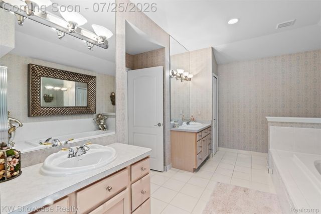 2955 Ivy Hill Drive, Commerce Charter Township, MI 48382