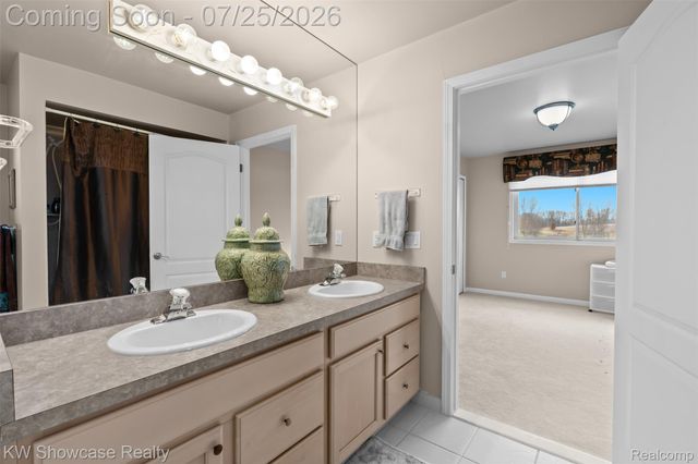 2955 Ivy Hill Drive, Commerce Charter Township, MI 48382