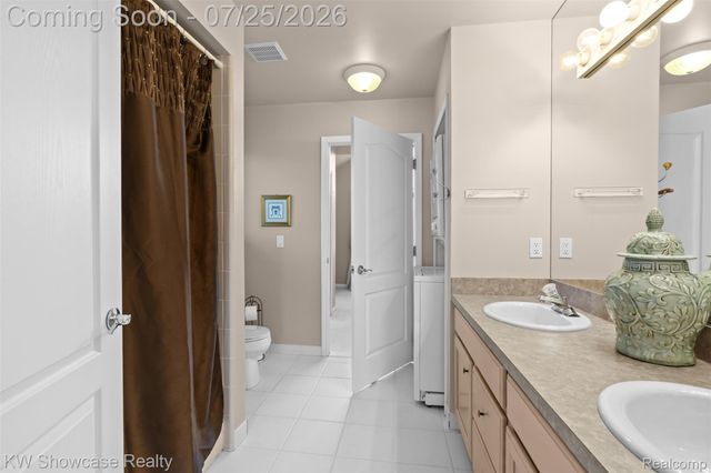 2955 Ivy Hill Drive, Commerce Charter Township, MI 48382