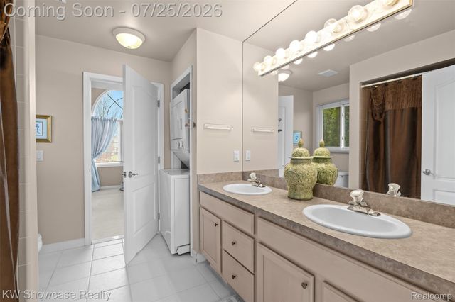 2955 Ivy Hill Drive, Commerce Charter Township, MI 48382