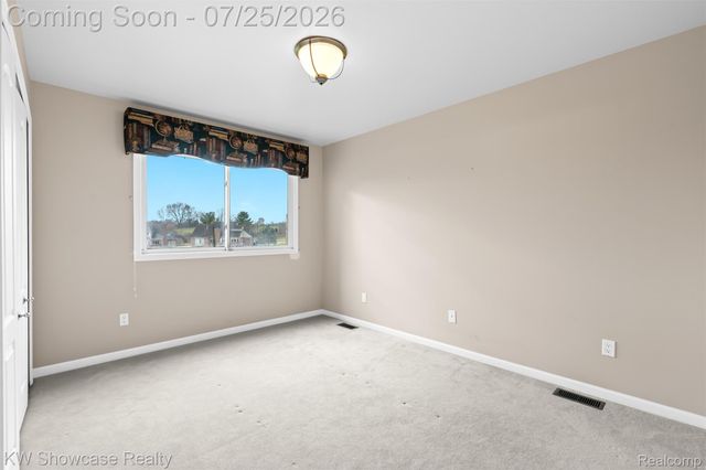 2955 Ivy Hill Drive, Commerce Charter Township, MI 48382